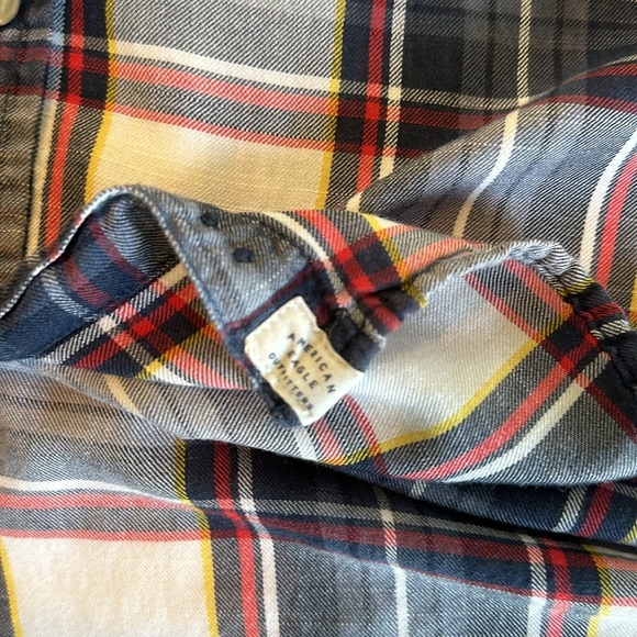 Aeo boyfriend fit button down shirt plaid blue white red in XS cotton blend - Picture 9 of 10